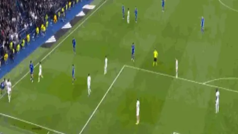 尼克斯挑战巨人之谜：浓眉战巨人，梦想翱翔何其壮阔？